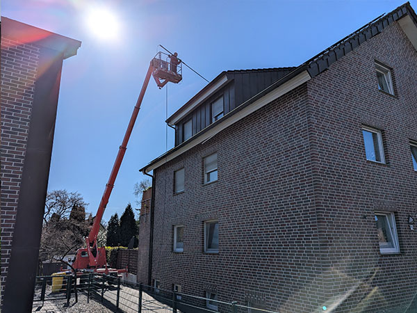 solaranlagenreinigung-acht-lanze-kran